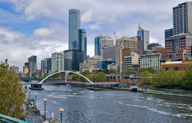 464206-yarra-river-in-the-city-of-melbourne